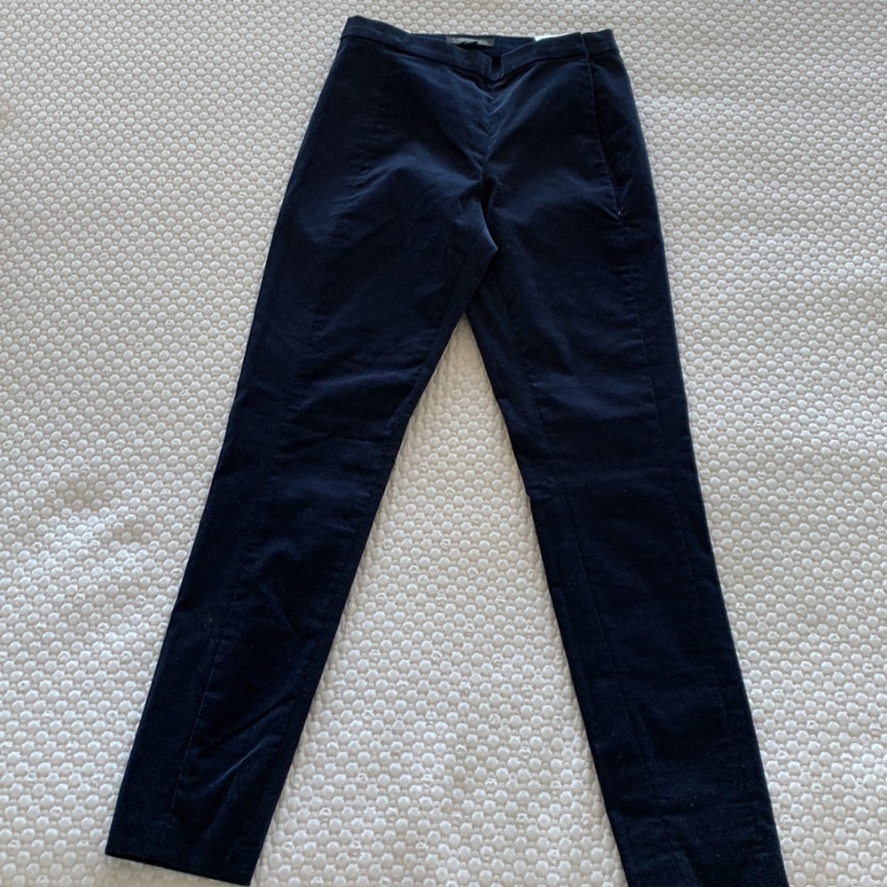 NWOT Banana Republic- International Exclusive navy velvet Devon fit legging/pant